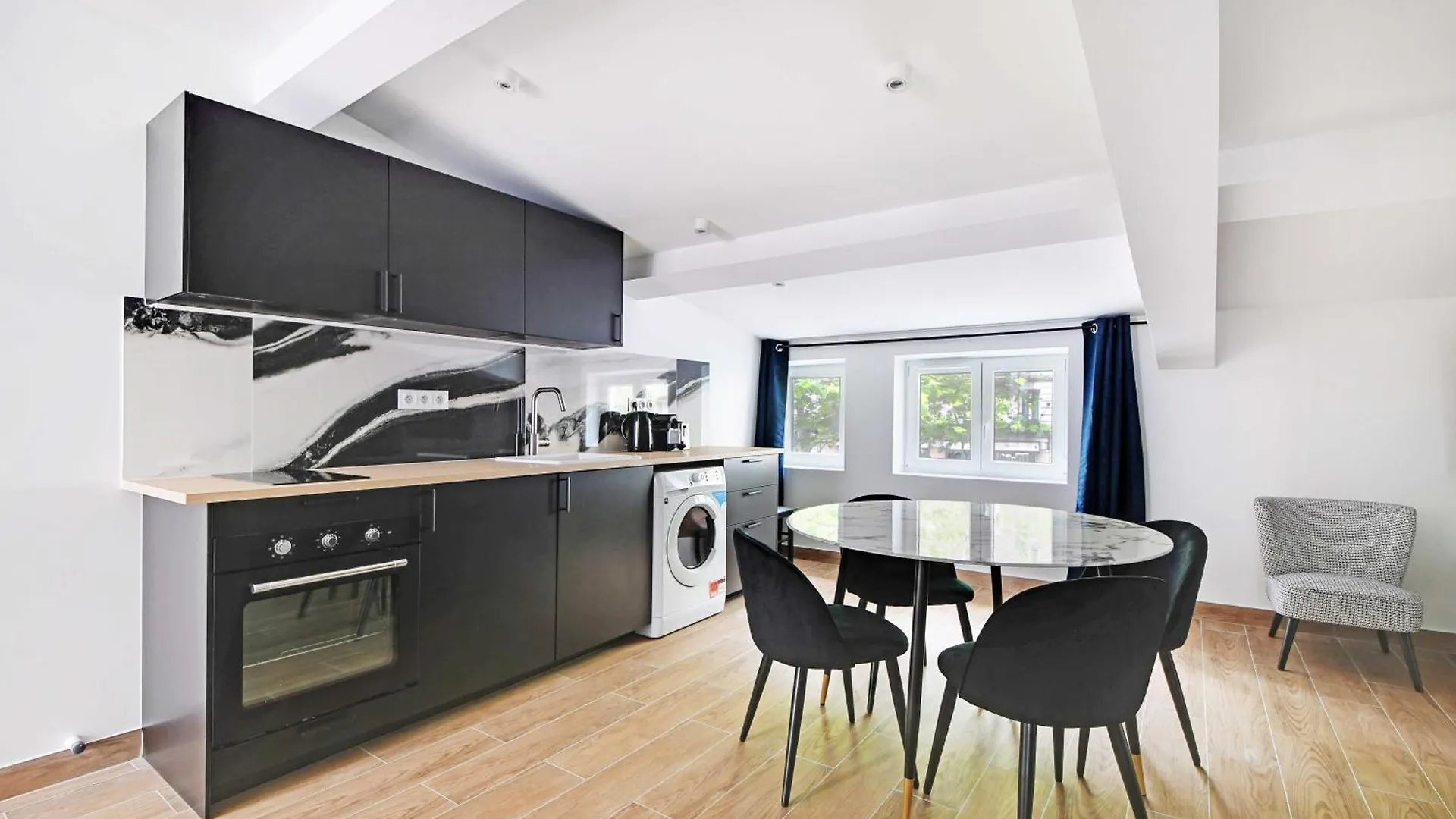 Refreshing 2bd-6p - 18th Ard Apartment *